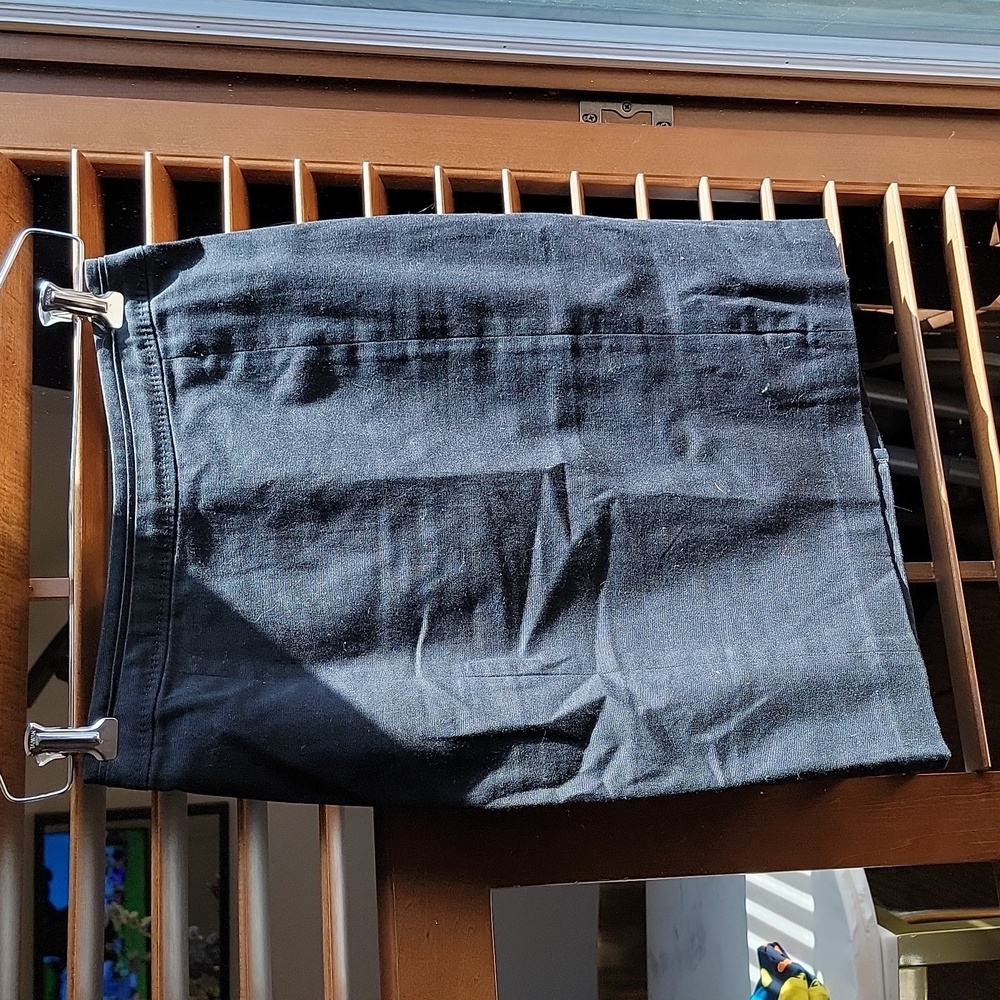 H & M bkack skirt